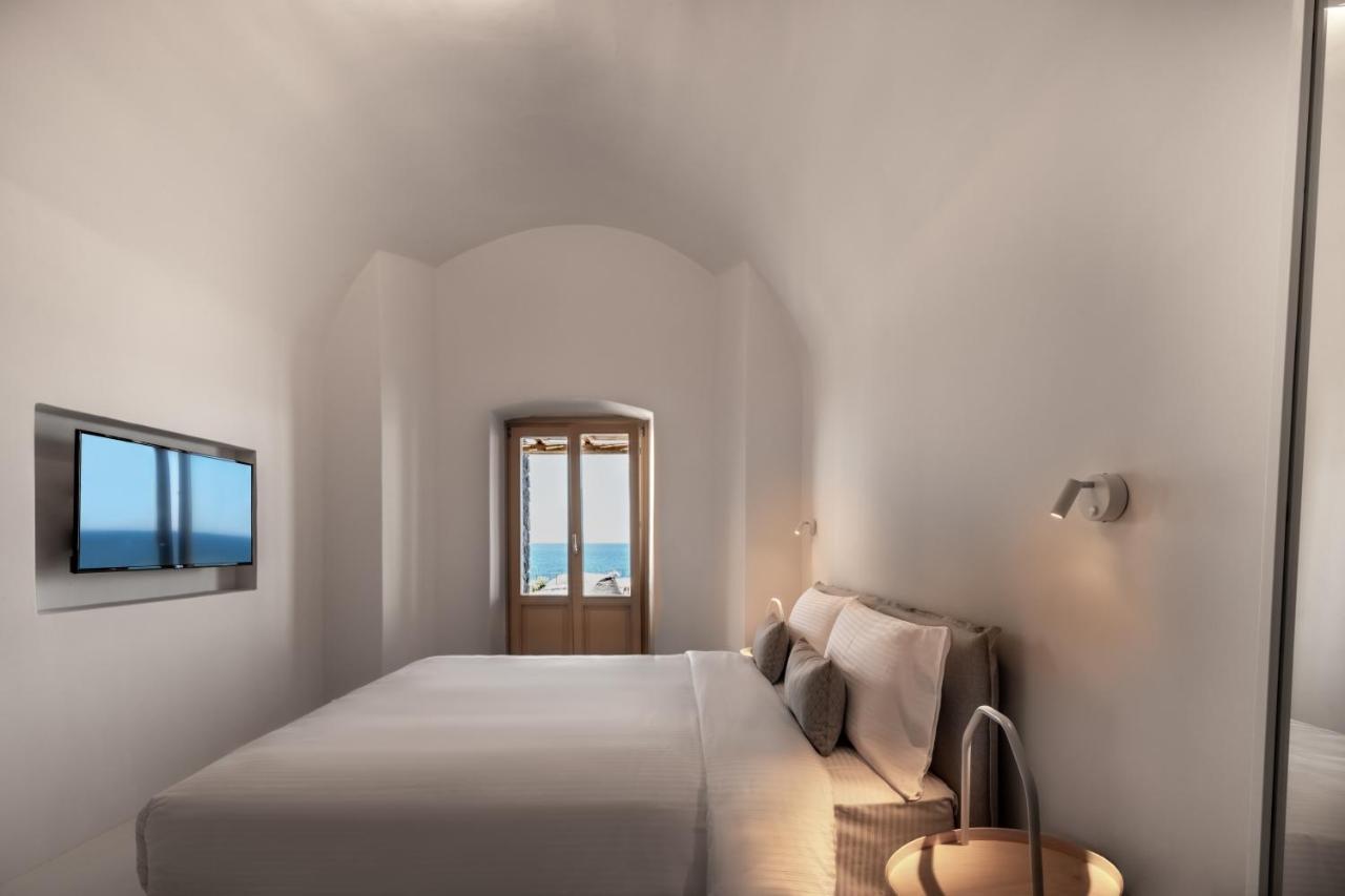 Colombos Beachfront Foinikia  ภายนอก รูปภาพ
