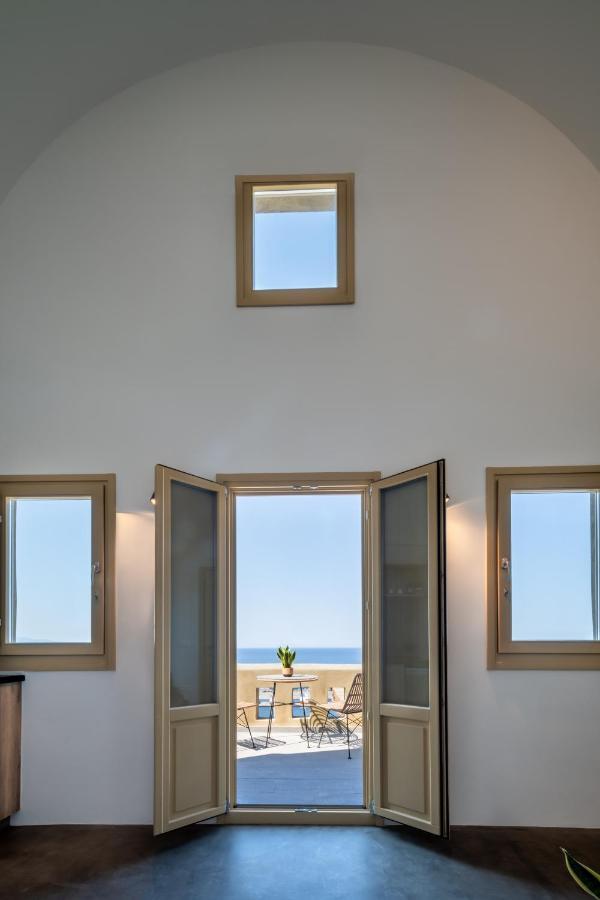 Colombos Beachfront Foinikia  ภายนอก รูปภาพ